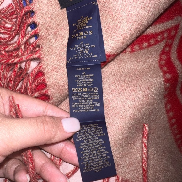LV lunar new year rabbit scarf 🧣 🐇🧧 - Picture 5 of 7
